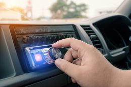 Uppgradera bilstereon och få bättre ljud på varje bilresa
